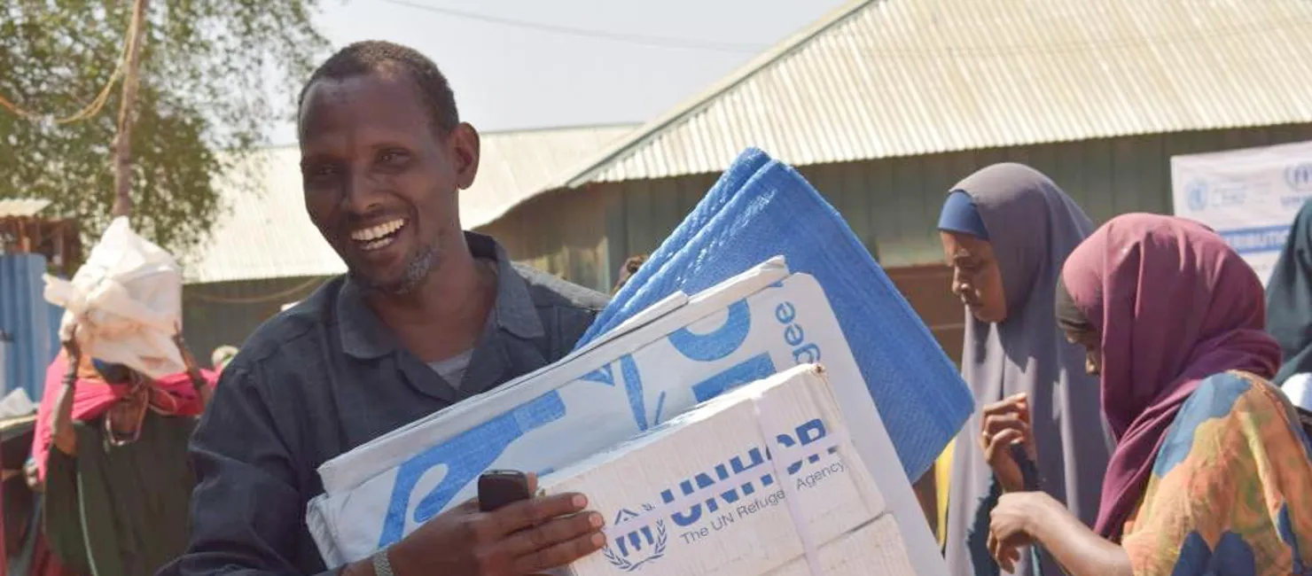 Somalia_UNHCR-distributes-Non-Food-Items-to-drought-affected