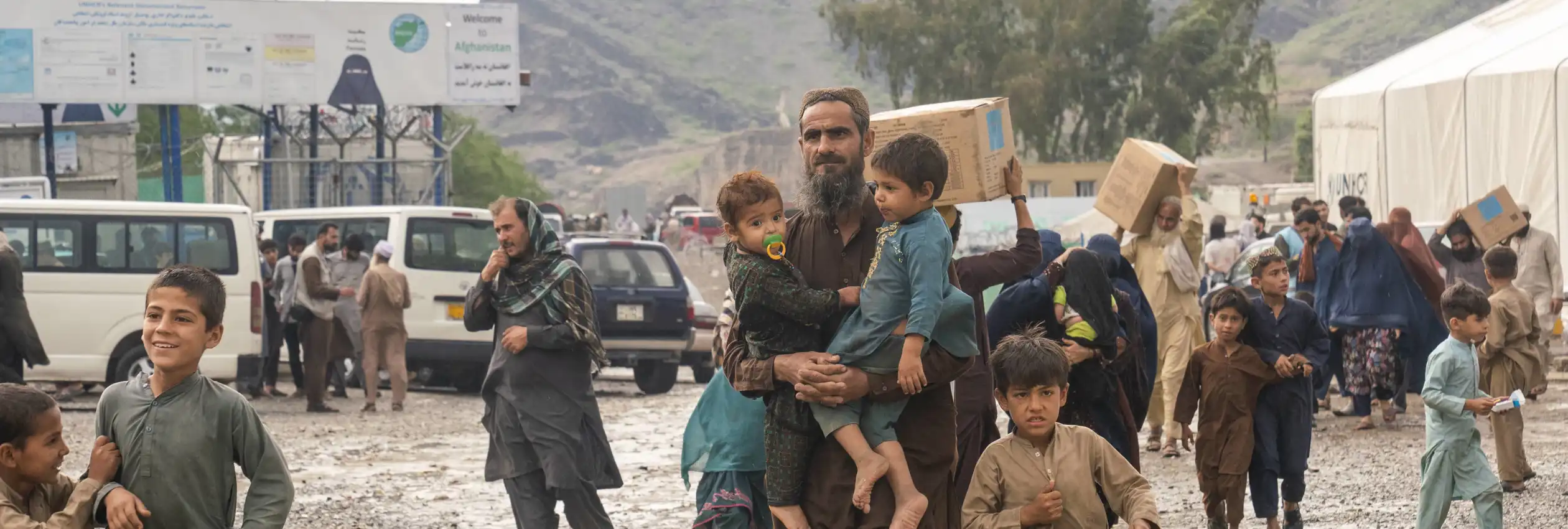 Afghanistan_exhausted-families-return