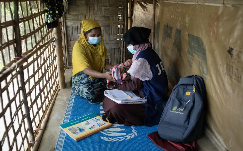 Bangladesh Community Health Volunteer Helps Rohingya Mothers With Post Natal Care