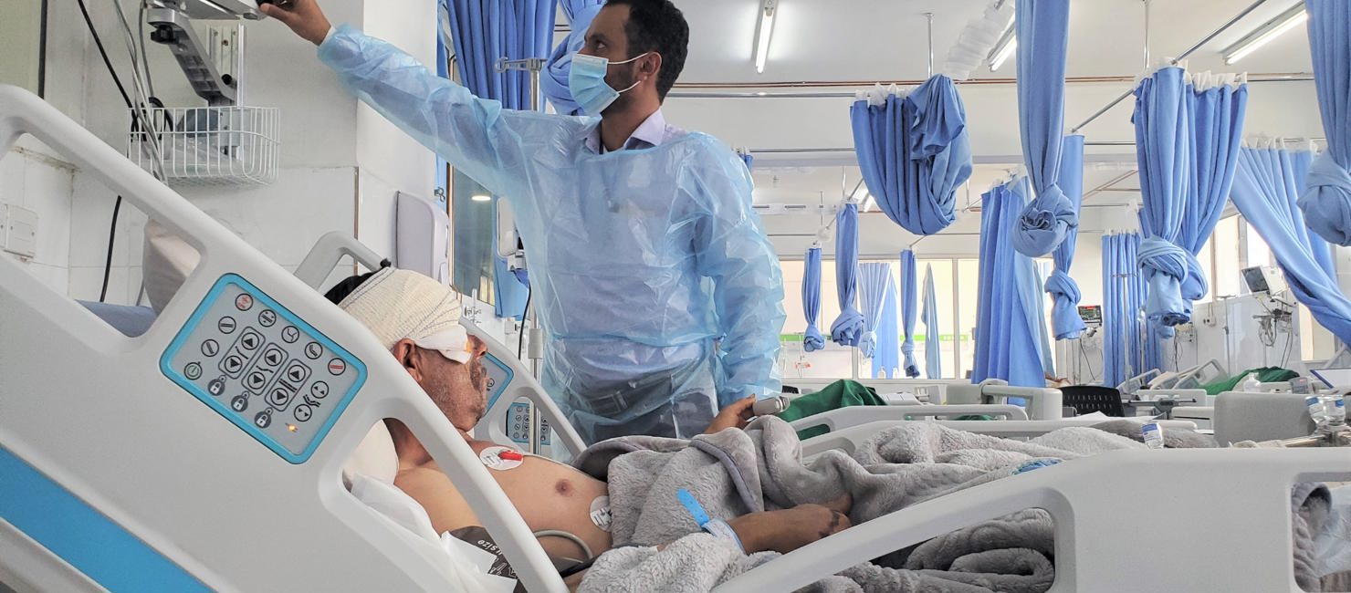 Doctor and a patient in a hospital. UNHCR supports health care for refugees and displaced people in Sana'a, Yemen.