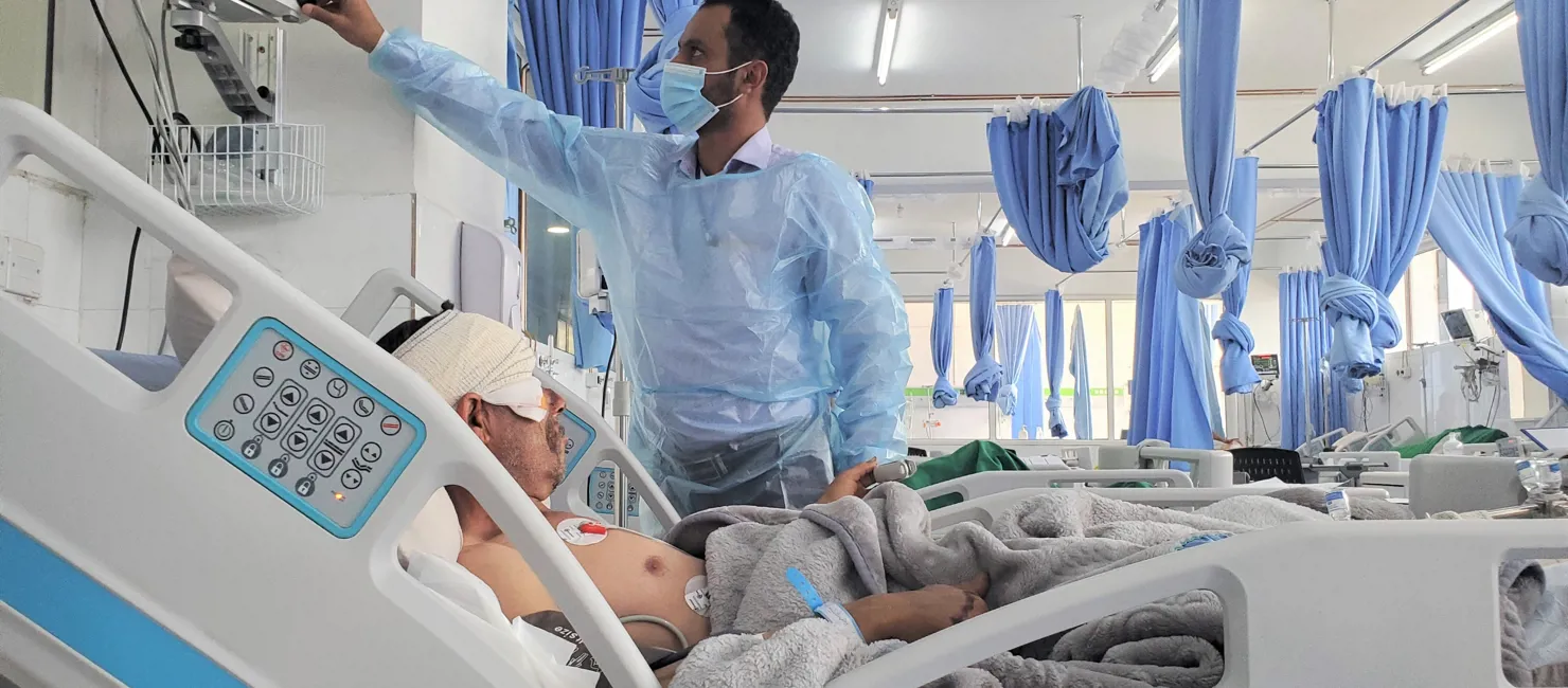 Doctor and a patient in a hospital. UNHCR supports health care for refugees and displaced people in Sana'a, Yemen.