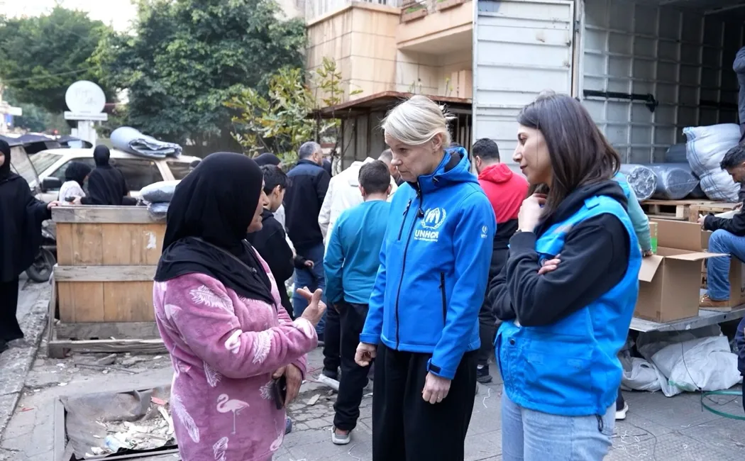 Lebanon_Displaced-people-in-Lebanon-attend-a-UNHCR-distribution