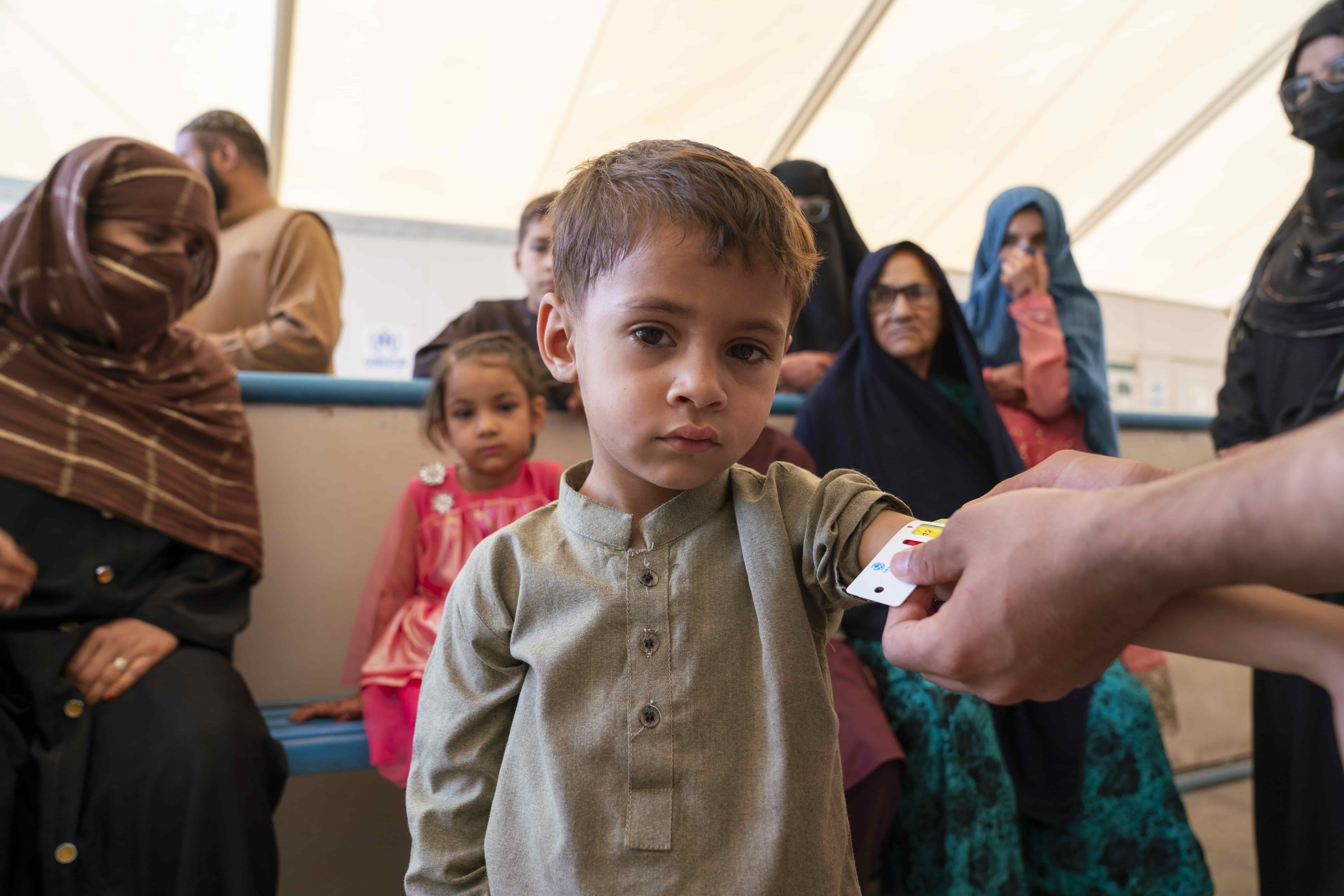 Afghanistan. UNHCR Exhausted Afghan Families Return Through Torkham Border Amid Growing Challenges. (1)