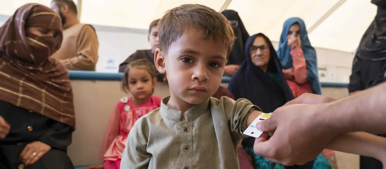 Afghanistan. UNHCR Exhausted Afghan Families Return Through Torkham Border Amid Growing Challenges. (1)