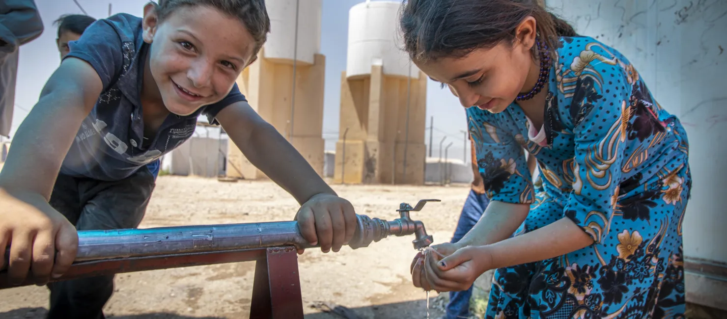 banner_syria_boy-and-girl-with-communal-water-tap